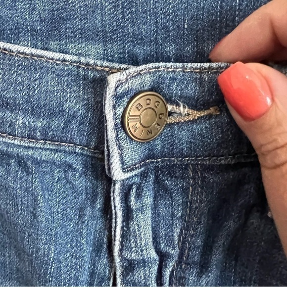 BDG Twig‎ High Rise Distressed Knees Denim Jeans - Picture 6 of 7